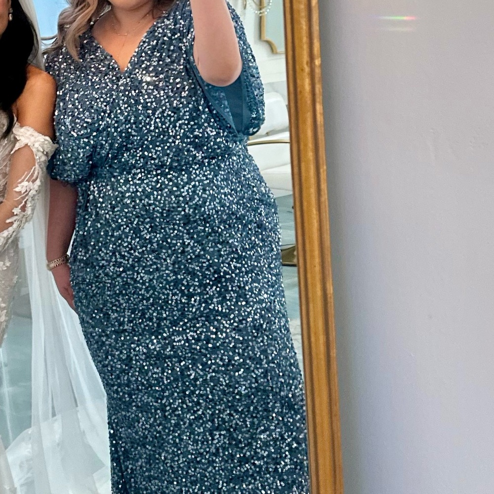 Used once 1-11-25 for best friends wedding. Perfect condition!